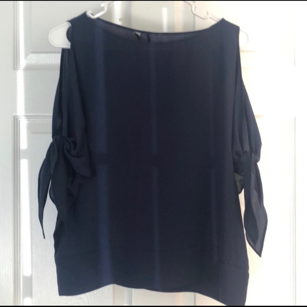 Express Cold Shoulder Top - Picture 2 of 4